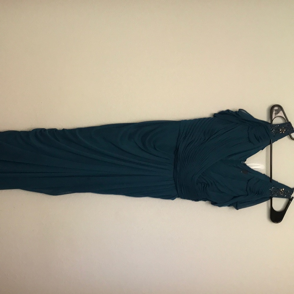 Adriana Papell floor length roused dress!